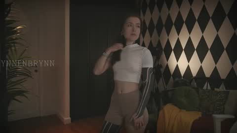 Snapshot of ynnenbrynn chatting on February 2025 03:51:01 AM ynnenbrynn online show from February 2025 03:51:01 AM