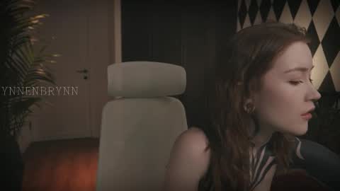 Snapshot of ynnenbrynn chatting on February 2025 04:47:02 AM ynnenbrynn online show from February 2025 04:47:02 AM