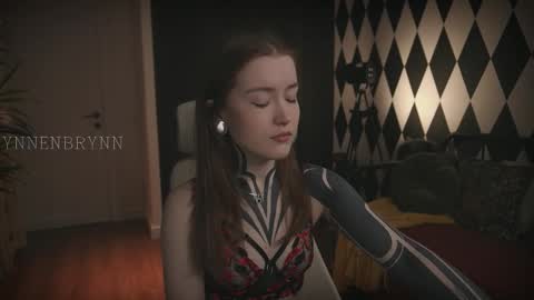 Snapshot of ynnenbrynn chatting on February 2025 04:25:01 AM ynnenbrynn online show from February 2025 04:25:01 AM