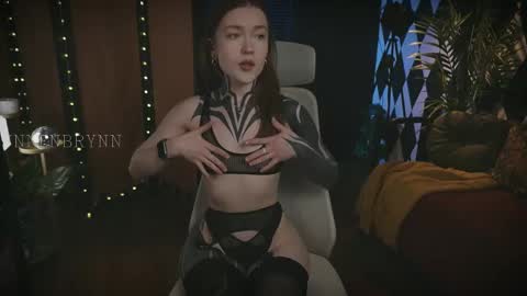 Snapshot of ynnenbrynn chatting on February 2025 06:43:02 AM ynnenbrynn online show from February 2025 06:43:02 AM