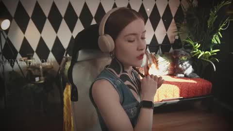 Snapshot of ynnenbrynn chatting on March 2025 05:35:01 AM ynnenbrynn online show from March 2025 05:35:01 AM