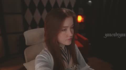 Snapshot of ynnenbrynn chatting on September 2025 08:14:02 AM ynnenbrynn online show from September 2025 08:14:02 AM