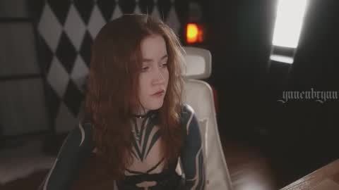 Snapshot of ynnenbrynn chatting on September 2025 07:52:01 AM ynnenbrynn online show from September 2025 07:52:01 AM