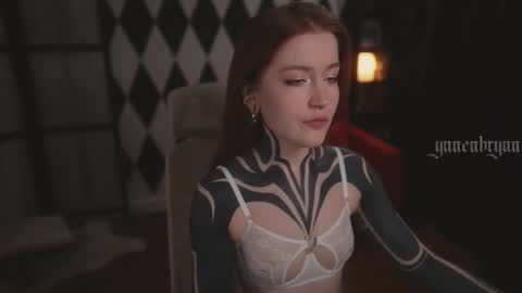 Snapshot of ynnenbrynn chatting on September 2025 07:19:01 AM ynnenbrynn online show from September 2025 07:19:01 AM