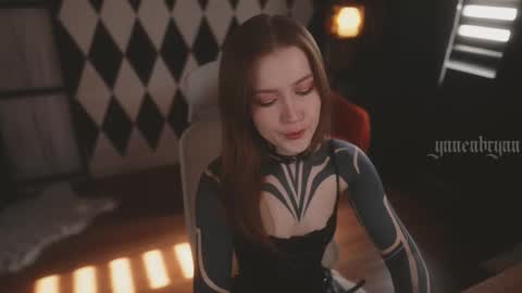 Snapshot of ynnenbrynn chatting on September 2025 06:58:02 AM ynnenbrynn online show from September 2025 06:58:02 AM