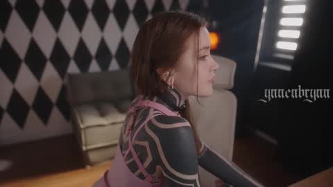 Snapshot of ynnenbrynn chatting on October 2025 06:49:01 AM ynnenbrynn online show from October 2025 06:49:01 AM