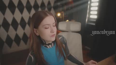 Snapshot of ynnenbrynn chatting on November 2025 07:18:01 AM ynnenbrynn online show from November 2025 07:18:01 AM