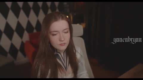 Snapshot of ynnenbrynn chatting on November 2025 08:37:01 AM ynnenbrynn online show from November 2025 08:37:01 AM