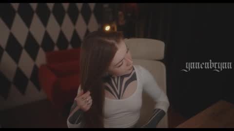 Snapshot of ynnenbrynn chatting on December 2025 06:43:02 AM ynnenbrynn online show from December 2025 06:43:02 AM