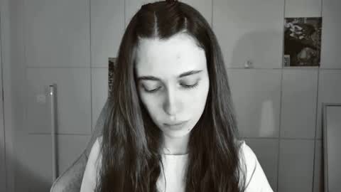 yoka_paradoxxx online show from January 2026 01:37:02 PM