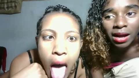 yolandrina05 online show from September 2025 01:44:02 PM