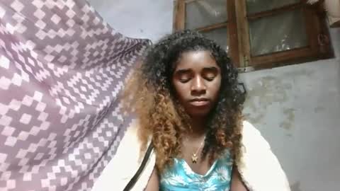 yolandrina05 online show from September 2025 01:38:02 AM