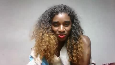 yolandrina05 online show from September 2025 06:30:02 PM