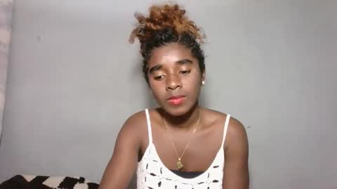 yolandrina05 online show from September 2025 07:44:02 AM