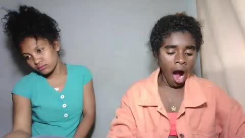 yolandrina05 online show from October 2025 11:24:02 PM