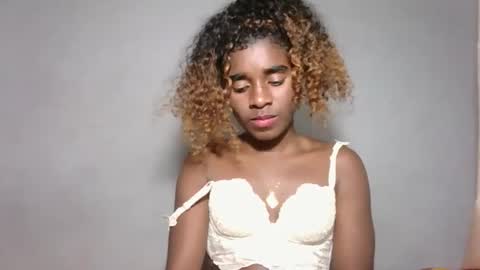 yolandrina05 online show from October 2025 12:32:01 AM