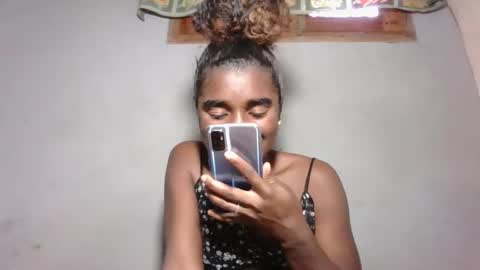 yolandrina05 online show from October 2025 08:49:01 AM