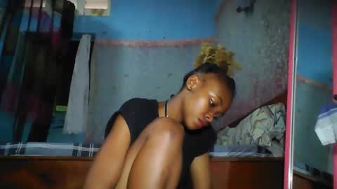 yolandrina05 online show from December 2025 08:01:02 AM