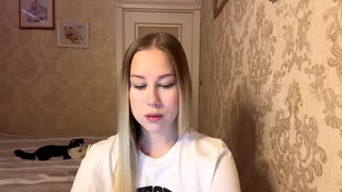 I am Rose ntmu Lets hit 10 Thumbs Up together online show from November 2025 02:38:01 PM