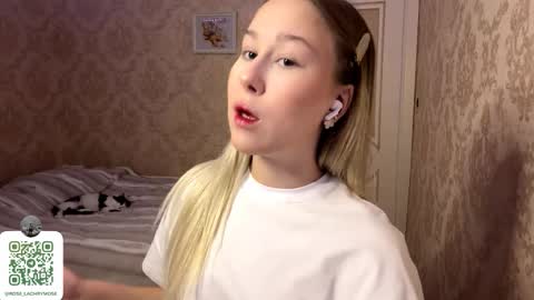 I am Rose ntmu Lets hit 10 Thumbs Up together online show from November 2025 03:36:02 PM