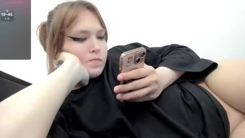 Snapshot of yomoyoo chatting on November 2025 08:30:02 PM yomoyoo online show from November 2025 08:30:02 PM