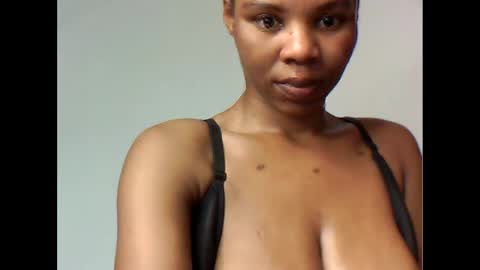 amazingkellyxx online show from October 2025 07:44:01 AM
