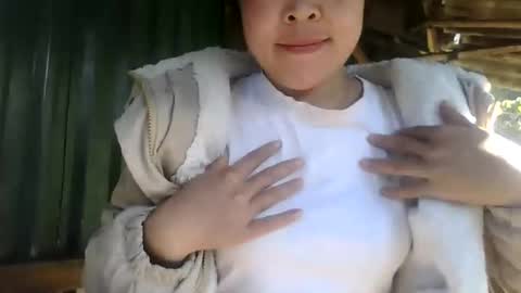 yongmi_ online show from November 2025 02:00:02 AM