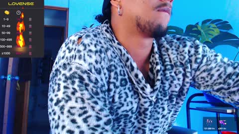 Snapshot of yosoy_enzo2020 chatting on January 2025 03:05:01 AM Enzo online show from January 2025 03:05:01 AM