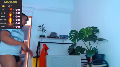 Snapshot of yosoy_enzo2020 chatting on January 2025 06:35:01 PM Enzo online show from January 2025 06:35:01 PM