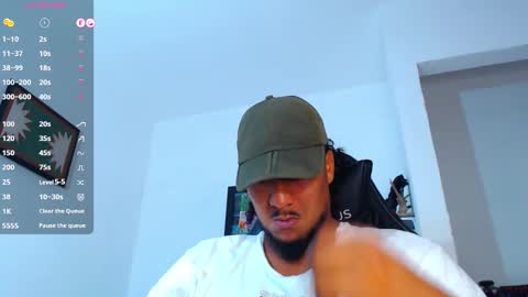 Snapshot of yosoy_enzo2020 chatting on October 2025 03:29:02 AM Enzo online show from October 2025 03:29:02 AM