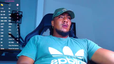 Snapshot of yosoy_enzo2020 chatting on November 2025 04:11:01 AM Enzo online show from November 2025 04:11:01 AM