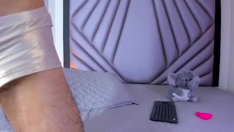 Snapshot of yoss_kink chatting on July 2026 03:45:01 AM Yoss Kink online show from July 2026 03:45:01 AM