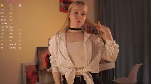 Elizabeth brunette -- Darline blonde  online show from October 2025 07:25:02 PM