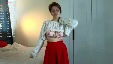 Snapshot of you_fell_in_love chatting on May 2026 07:15:01 AM Elizabeth brunette -- Darline blonde online show from May 2026 07:15:01 AM