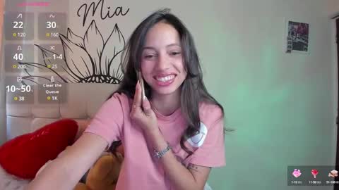 mia3 online show from January 2025 07:15:01 PM