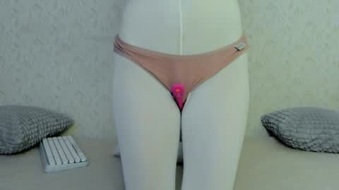 Lily online show from December 2024 08:00:02 AM