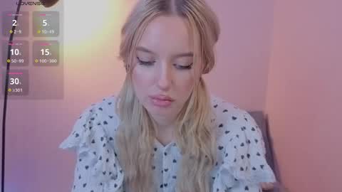 Olivia online show from October 2025 09:15:01 PM