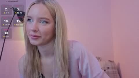 Olivia online show from October 2025 08:53:02 PM