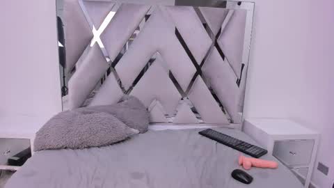 your_lady_milf online show from March 2025 03:45:02 PM