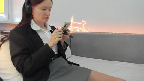 Snapshot of your_librarian chatting on February 2026 11:11:01 AM Your Librarian online show from February 2026 11:11:01 AM