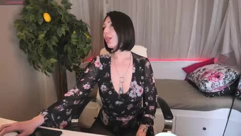 Snapshot of your_little_mom chatting on March 2025 03:51:02 PM Viky online show from March 2025 03:51:02 PM