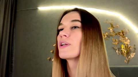 Jessica Loyd online show from January 2025 01:35:01 PM