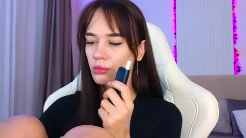 Jessica Loyd online show from April 2026 02:17:01 AM