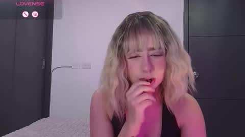 Snapshot of your_rosalie chatting on September 2025 04:45:02 AM your_rosalie online show from September 2025 04:45:02 AM