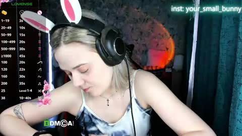 Snapshot of your_small_bunny chatting on May 2026 02:31:01 AM Molly online show from May 2026 02:31:01 AM
