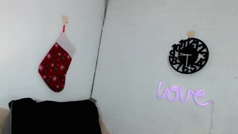 Snapshot of your_wetdreams69 chatting on December 2025 02:03:01 PM luvly online show from December 2025 02:03:01 PM