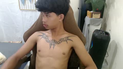 Snapshot of yourasian_eric chatting on July 2026 05:00:01 AM yourasian_eric online show from July 2026 05:00:01 AM