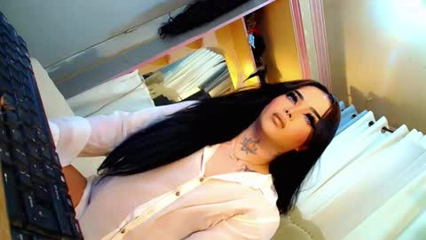 kim online show from October 2025 12:01:02 PM