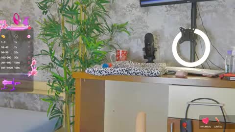 Anna online show from November 2025 08:09:01 PM