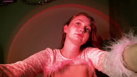 Snapshot of yourcreamyister chatting on December 2024 06:17:02 PM creamysister online show from December 2024 06:17:02 PM